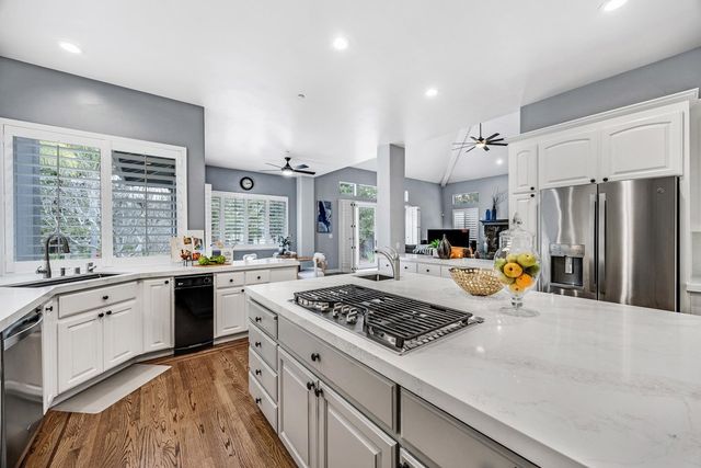 7832 Foothill Rd, Pleasanton, CA 94566