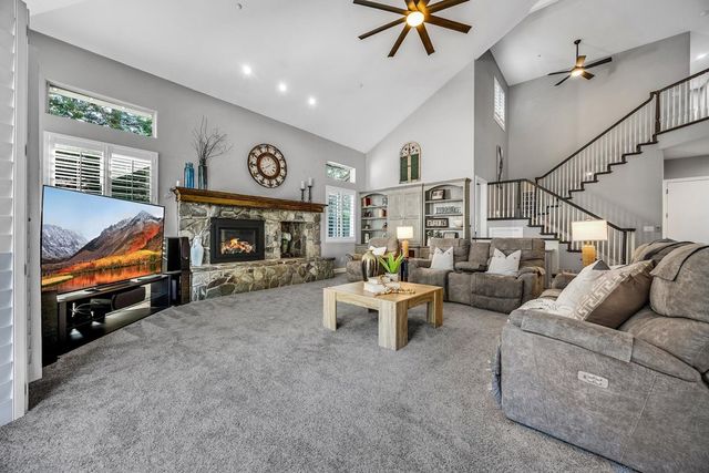 7832 Foothill Rd, Pleasanton, CA 94566