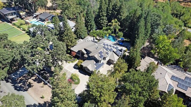 7832 Foothill Rd, Pleasanton, CA 94566