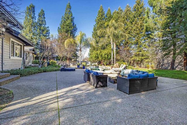 7832 Foothill Rd, Pleasanton, CA 94566