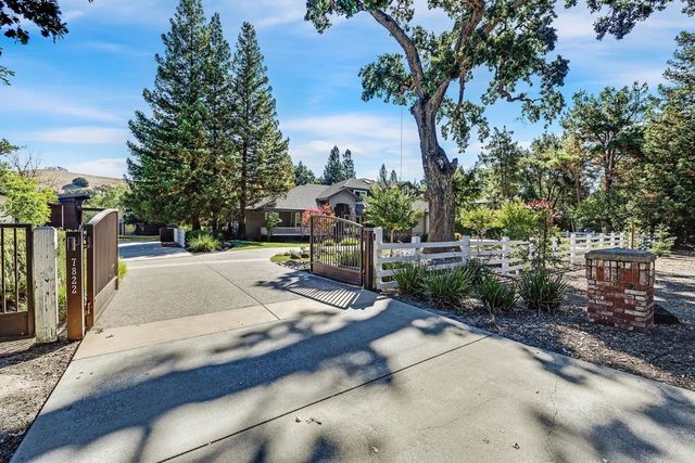 7832 Foothill Rd, Pleasanton, CA 94566