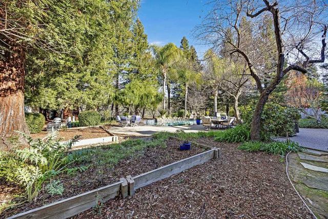 7832 Foothill Rd, Pleasanton, CA 94566