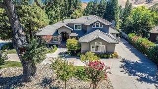 7832 Foothill Rd, Pleasanton, CA 94566