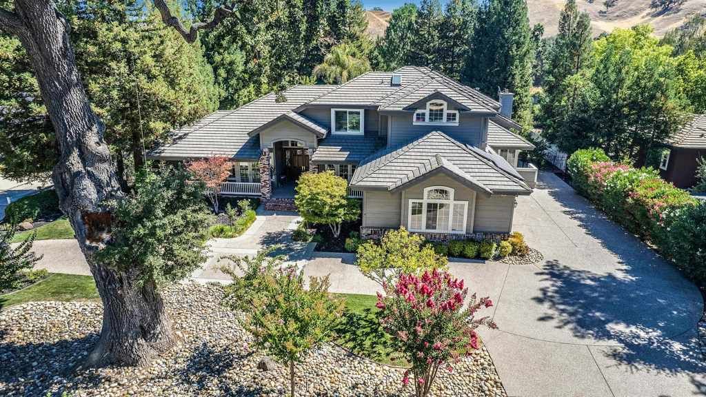 7832 Foothill Rd, Pleasanton, CA 94566