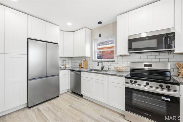 5464 Lindenwood Avenue, St Louis, MO 63109