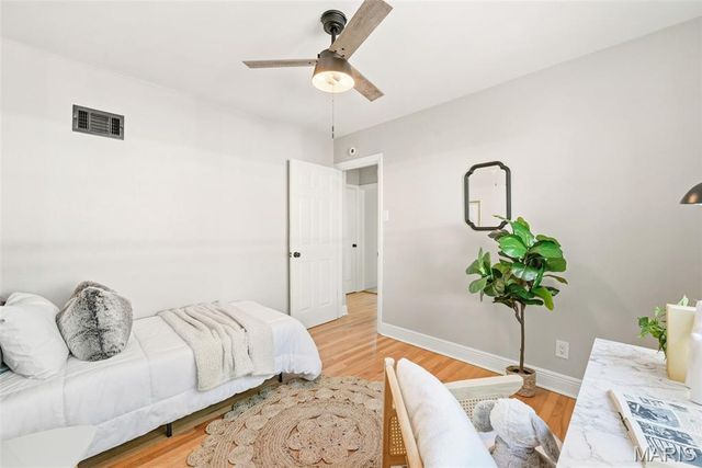 5464 Lindenwood Avenue, St Louis, MO 63109