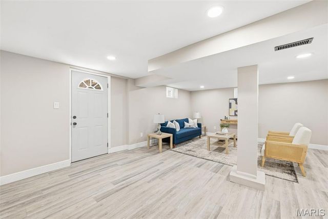 5464 Lindenwood Avenue, St Louis, MO 63109
