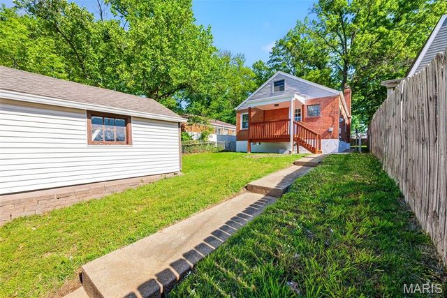 5464 Lindenwood Avenue, St Louis, MO 63109