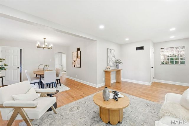 5464 Lindenwood Avenue, St Louis, MO 63109