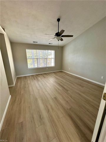 603 S Lake CIR, Chesapeake, VA 23322