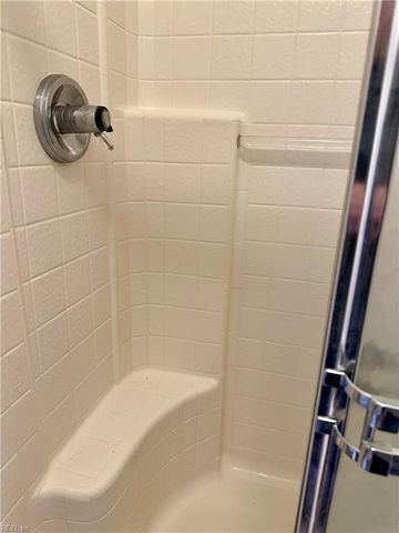 603 S Lake CIR, Chesapeake, VA 23322