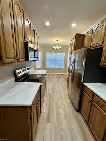 603 S Lake CIR, Chesapeake, VA 23322