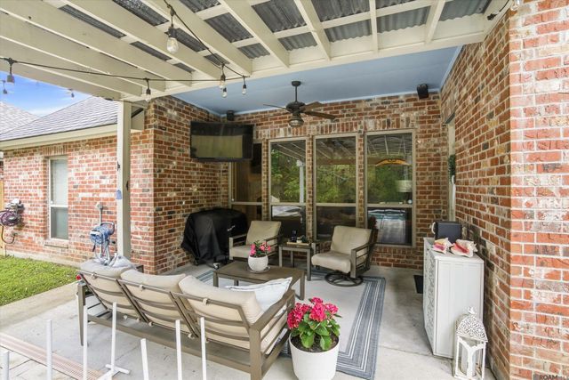 12403 Oak Fields Dr, Geismar, LA 70734