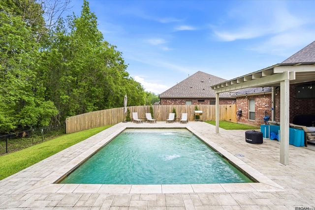 12403 Oak Fields Dr, Geismar, LA 70734