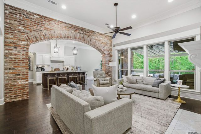 12403 Oak Fields Dr, Geismar, LA 70734