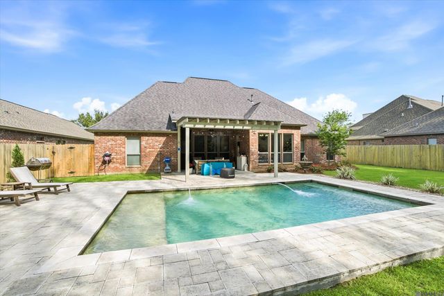 12403 Oak Fields Dr, Geismar, LA 70734