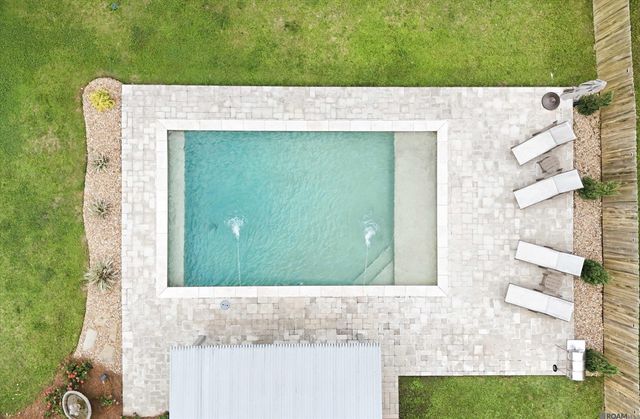 12403 Oak Fields Dr, Geismar, LA 70734