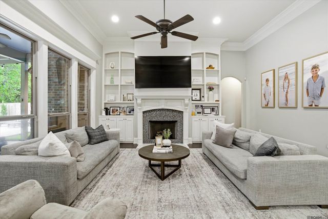 12403 Oak Fields Dr, Geismar, LA 70734