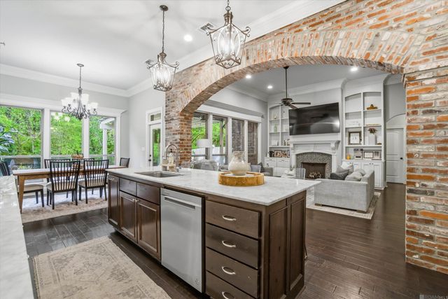 12403 Oak Fields Dr, Geismar, LA 70734