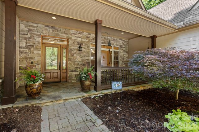 132 Pinnacle Peak Lane, Flat Rock, NC 28731