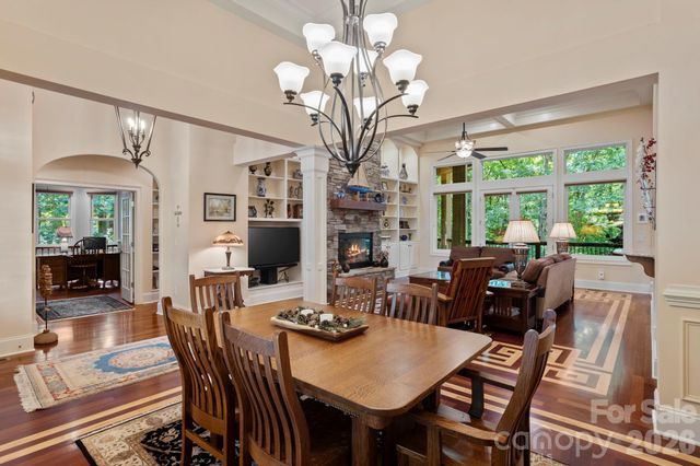 132 Pinnacle Peak Lane, Flat Rock, NC 28731