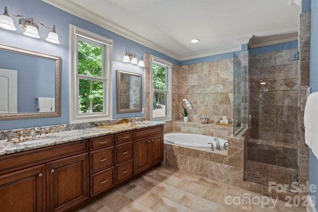 132 Pinnacle Peak Lane, Flat Rock, NC 28731