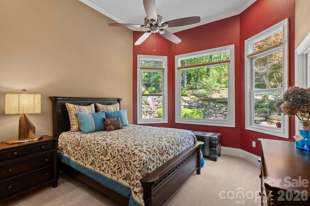132 Pinnacle Peak Lane, Flat Rock, NC 28731