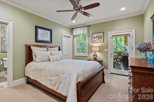 132 Pinnacle Peak Lane, Flat Rock, NC 28731