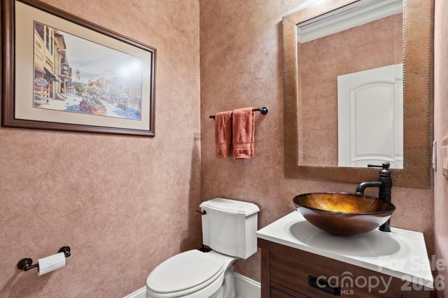 132 Pinnacle Peak Lane, Flat Rock, NC 28731