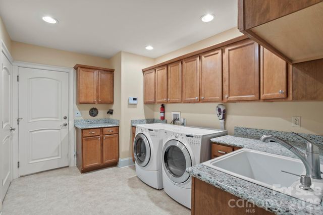132 Pinnacle Peak Lane, Flat Rock, NC 28731
