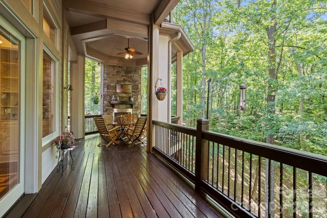 132 Pinnacle Peak Lane, Flat Rock, NC 28731