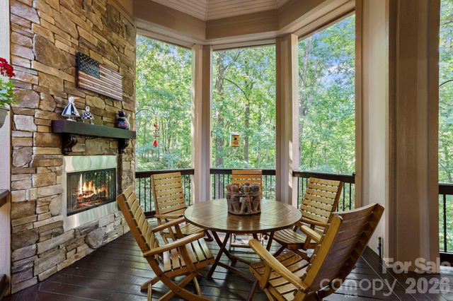 132 Pinnacle Peak Lane, Flat Rock, NC 28731
