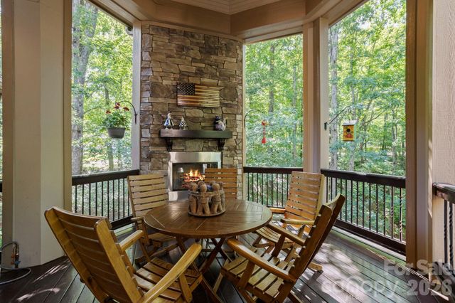 132 Pinnacle Peak Lane, Flat Rock, NC 28731