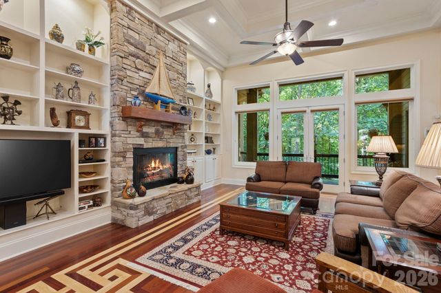 132 Pinnacle Peak Lane, Flat Rock, NC 28731