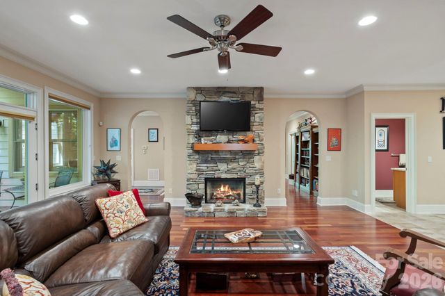 132 Pinnacle Peak Lane, Flat Rock, NC 28731