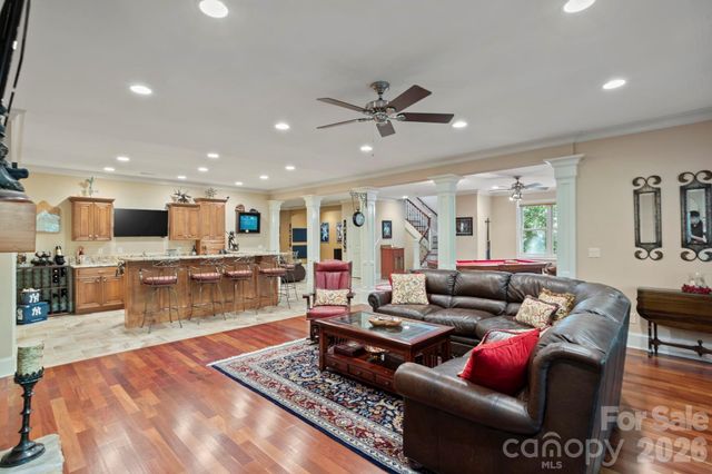 132 Pinnacle Peak Lane, Flat Rock, NC 28731