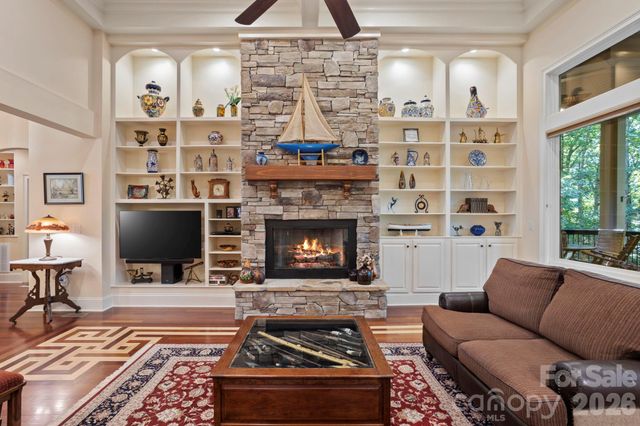 132 Pinnacle Peak Lane, Flat Rock, NC 28731