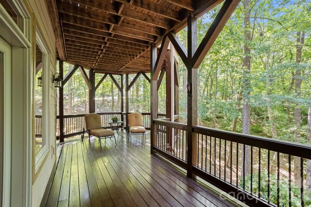 132 Pinnacle Peak Lane, Flat Rock, NC 28731