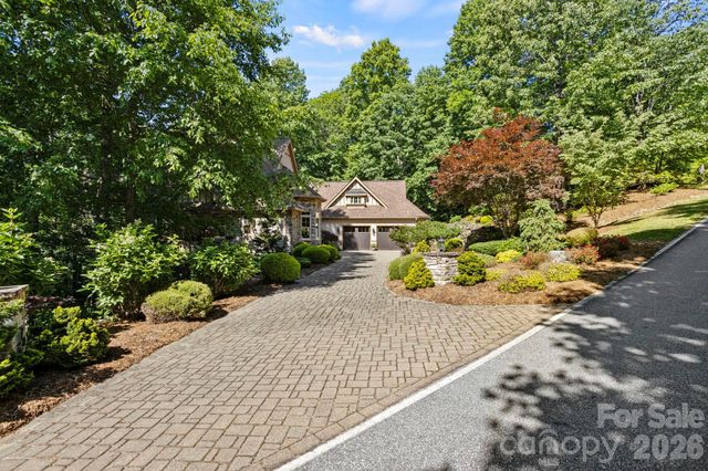 132 Pinnacle Peak Lane, Flat Rock, NC 28731