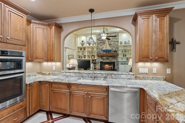 132 Pinnacle Peak Lane, Flat Rock, NC 28731