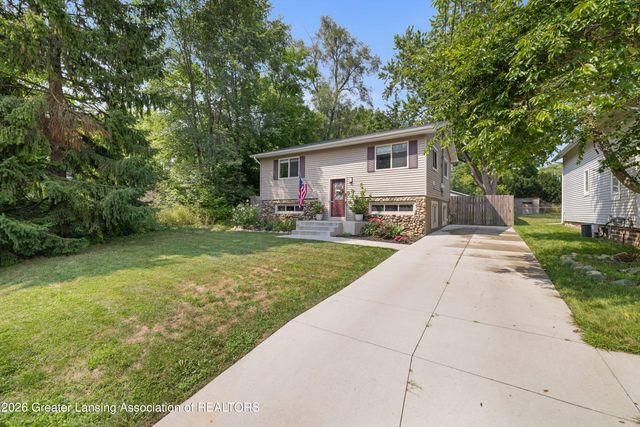 826 Jones Street, Grand Ledge, MI 48837