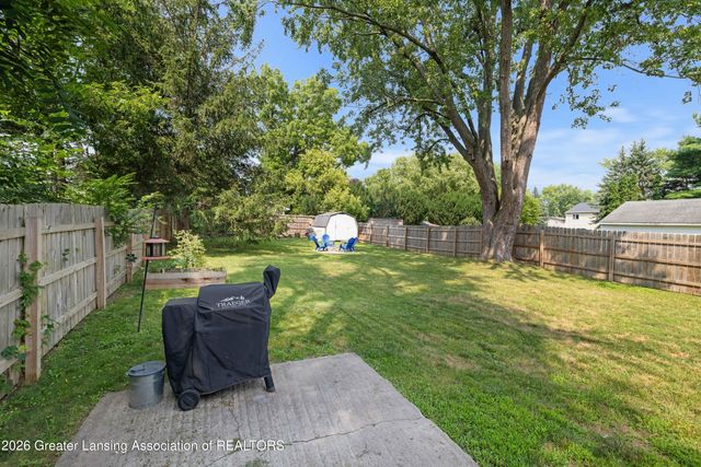 826 Jones Street, Grand Ledge, MI 48837