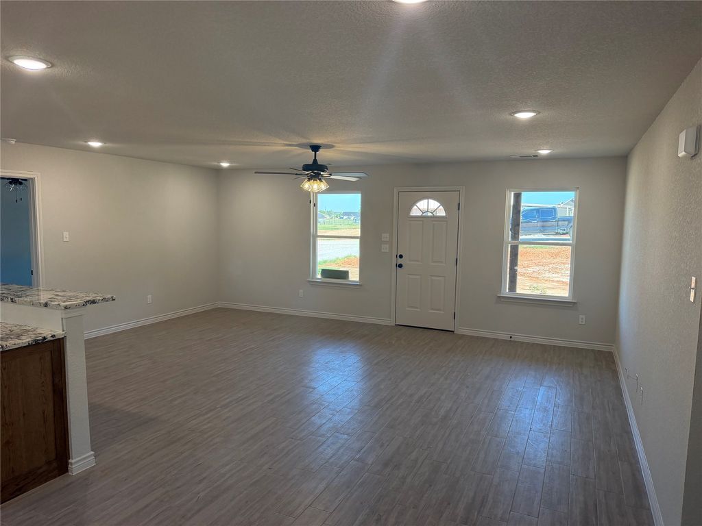 1001 Virgil Court, Springtown, TX 76082 — photo 4