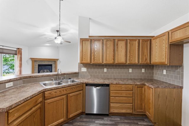 906 E Splitwood Way, Derby, KS 67037