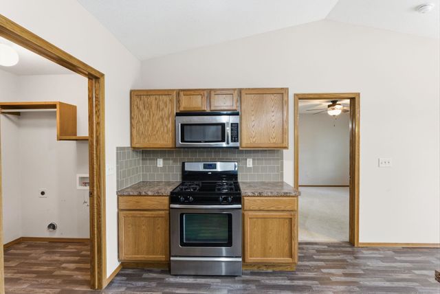 906 E Splitwood Way, Derby, KS 67037