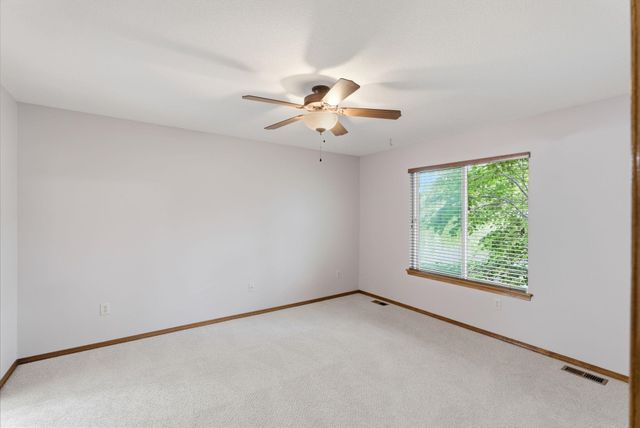 906 E Splitwood Way, Derby, KS 67037
