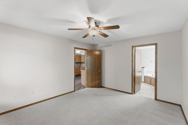 906 E Splitwood Way, Derby, KS 67037