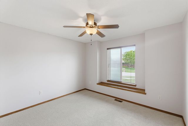 906 E Splitwood Way, Derby, KS 67037
