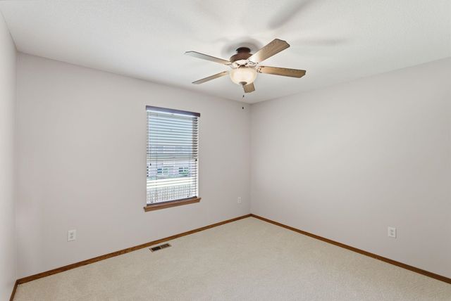 906 E Splitwood Way, Derby, KS 67037
