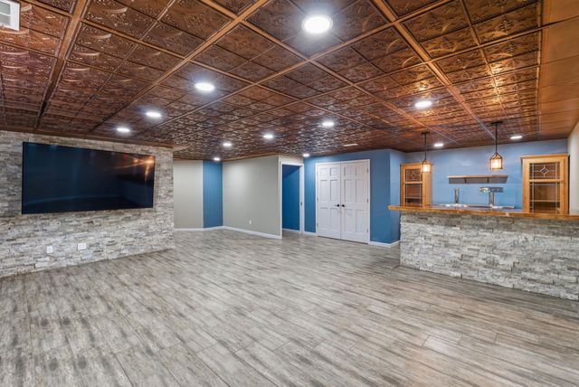 906 E Splitwood Way, Derby, KS 67037